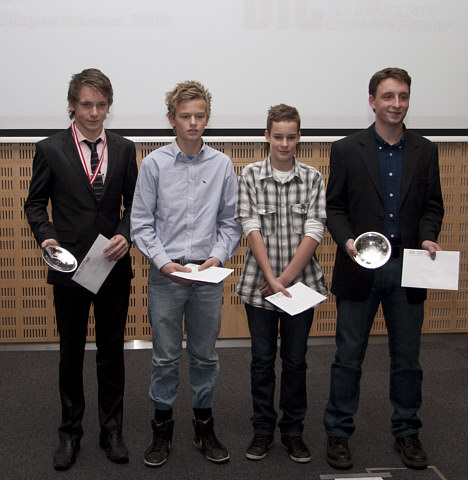 Årets talenter i dansk bilsport blev kåret i Idrættens Hus den 20. november.<BR>Fra venstre er det: Jesper K. Egebart, Børkop (asfaltbane), Casper Bøgh Larsen, Horsens (offroadbane), Andreas S. Hansen, Lille Skensved (karting) og Tim Fraas, Vejby (rally).